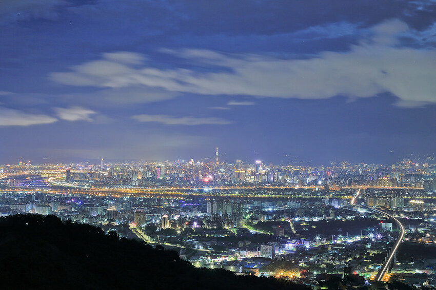 【北部景點】台北新北必去必拍夜景點│象山虎山│碧山巖│陽明山大屯山│劍潭山│老地方觀機平台│仙跡岩│金面山│