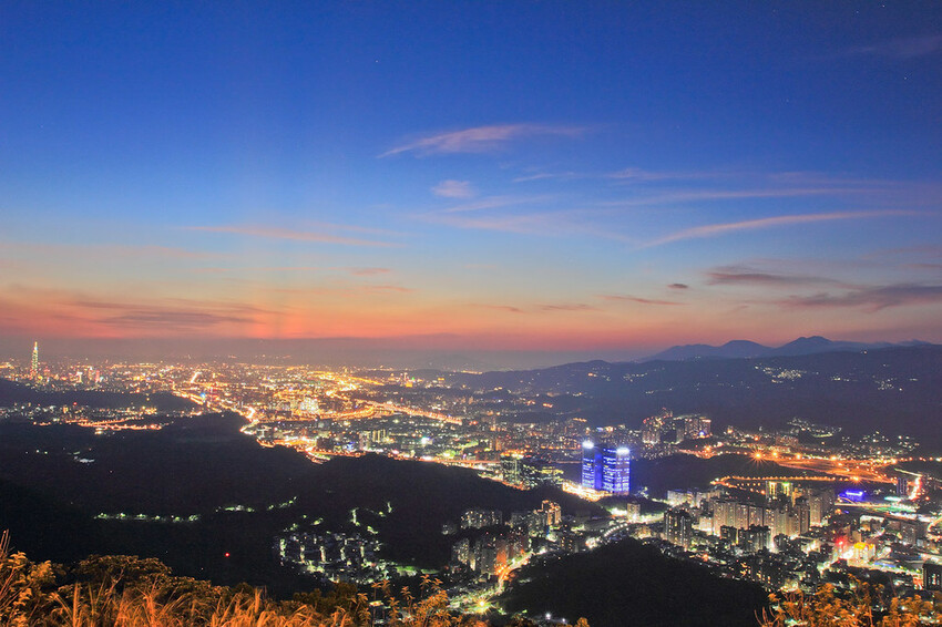 【北部景點】台北新北必去必拍夜景點│象山虎山│碧山巖│陽明山大屯山│劍潭山│老地方觀機平台│仙跡岩│金面山│
