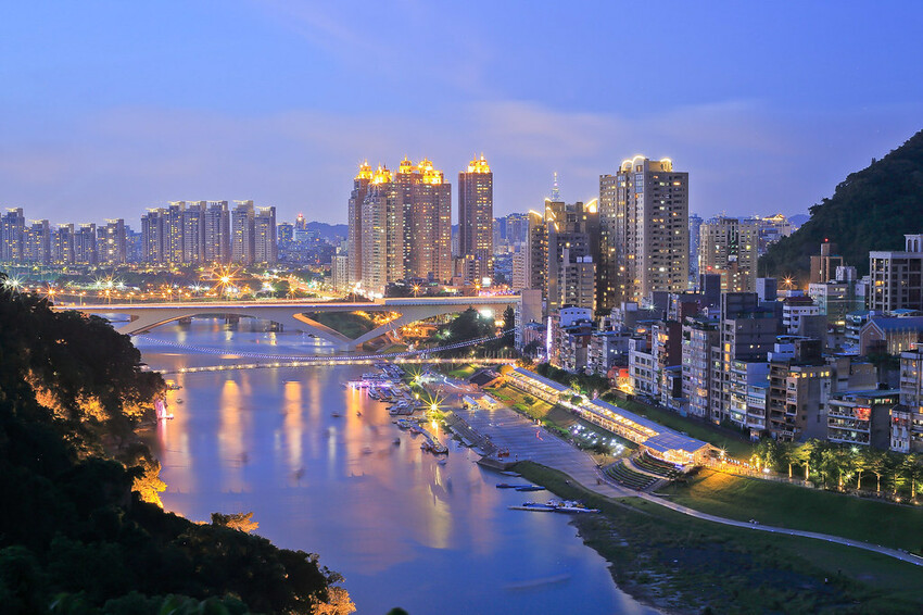 【北部景點】台北新北必去必拍夜景點│象山虎山│碧山巖│陽明山大屯山│劍潭山│老地方觀機平台│仙跡岩│金面山│