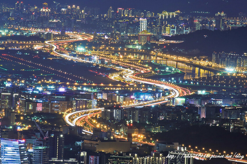 【北部景點】台北新北必去必拍夜景點│象山虎山│碧山巖│陽明山大屯山│劍潭山│老地方觀機平台│仙跡岩│金面山│