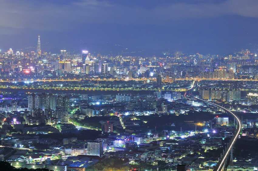 【北部景點】台北新北必去必拍夜景點│象山虎山│碧山巖│陽明山大屯山│劍潭山│老地方觀機平台│仙跡岩│金面山│
