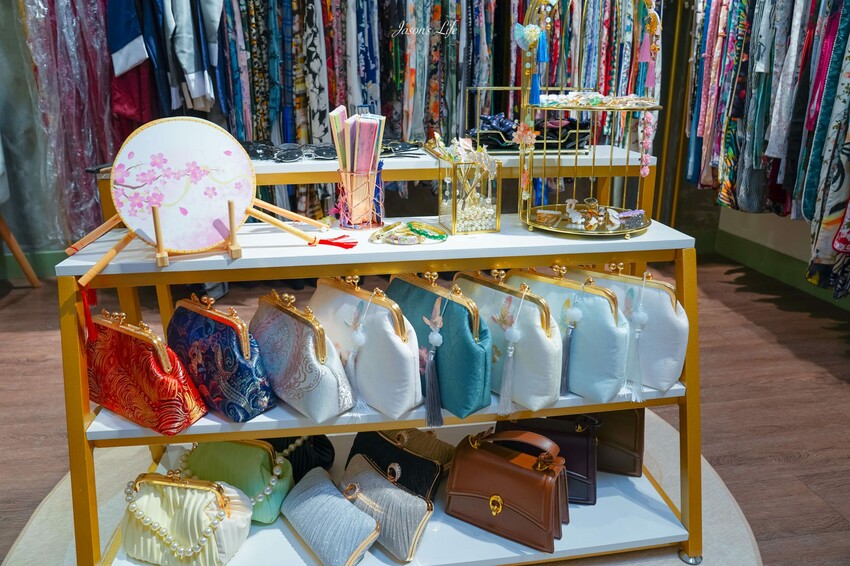 【澳門│體驗】旗緣 澳門旗袍體驗店。近大三巴，臺灣人開的旗袍店，編髮穿上旗袍遊走古蹟