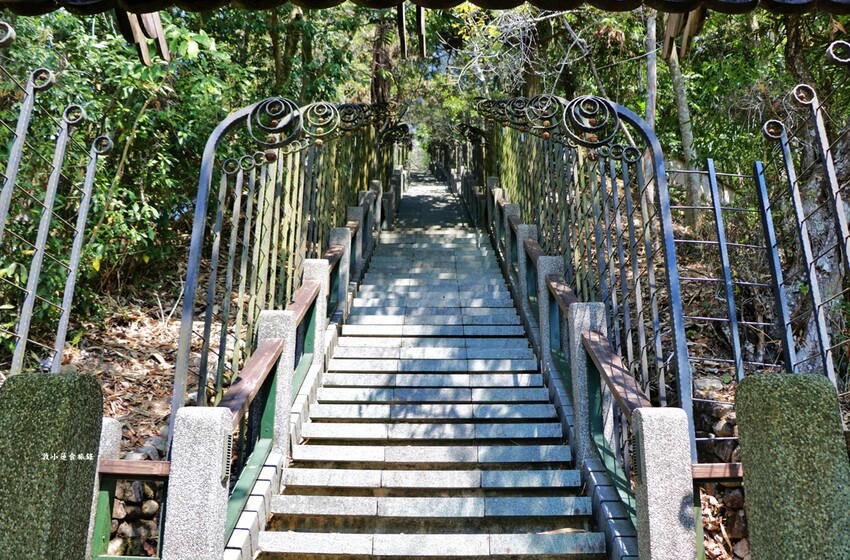 文武廟年梯步道‧366階生日步梯，找找自己的生日階梯，順到向山遊客中心踏踏青 - 敦 小 蓮の食旅錄