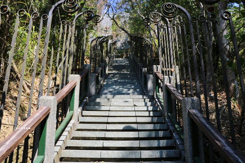 文武廟年梯步道‧366階生日步梯，找找自己的生日階梯，順到向山遊客中心踏踏青 - 敦 小 蓮の食旅錄