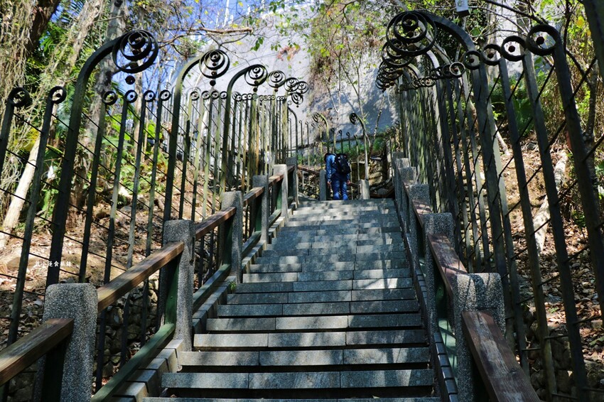 文武廟年梯步道‧366階生日步梯，找找自己的生日階梯，順到向山遊客中心踏踏青 - 敦 小 蓮の食旅錄