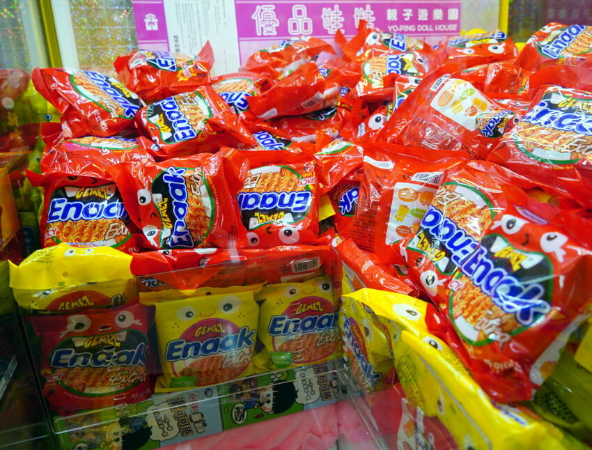 【台北饒河夜市】優品娃娃親子遊樂園.適合親子的夾餅乾娃娃機!