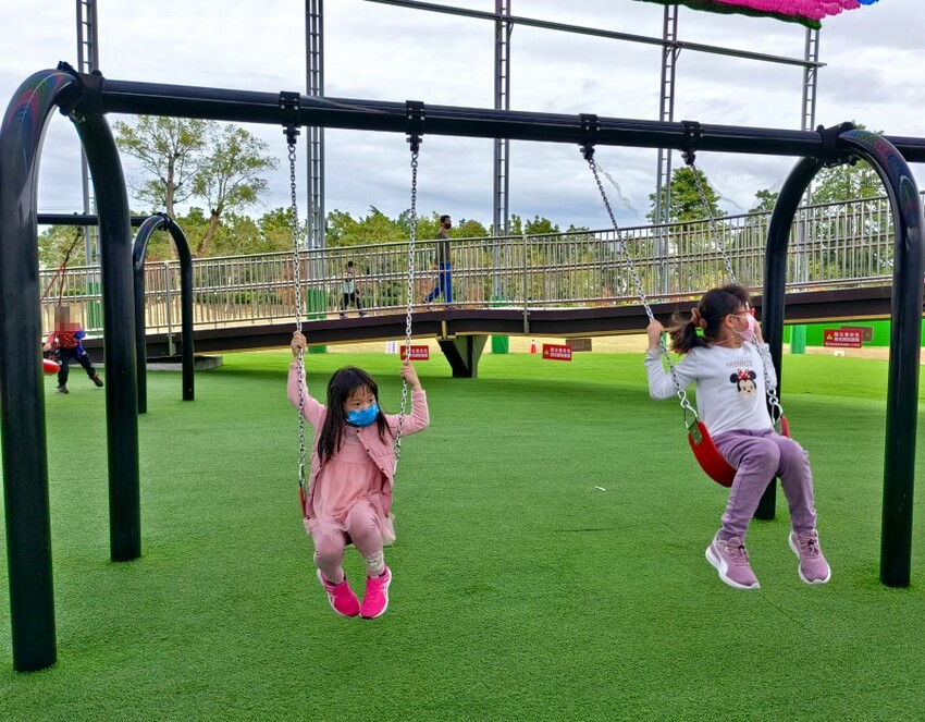 【南投景點】名間親子生態園區．彩虹溜滑梯、沙坑，放電好地方!