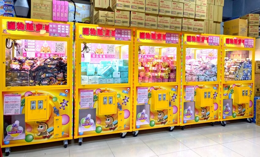 【台北饒河夜市】優品娃娃親子遊樂園.適合親子的夾餅乾娃娃機!