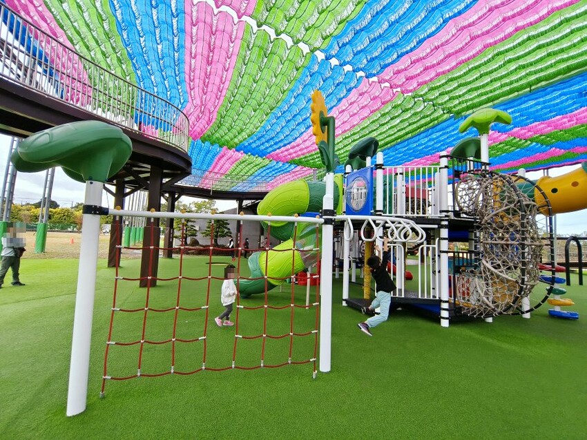 【南投景點】名間親子生態園區．彩虹溜滑梯、沙坑，放電好地方!