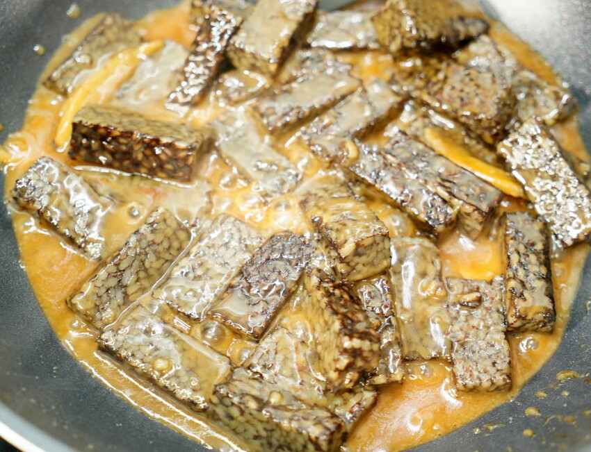 【食譜】麻油米血做法．邪惡夜市小吃在家輕鬆做!兩種做法任你挑~