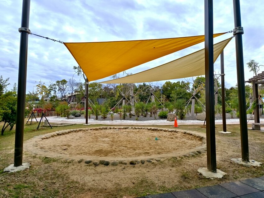 【南投景點】名間親子生態園區．彩虹溜滑梯、沙坑，放電好地方!