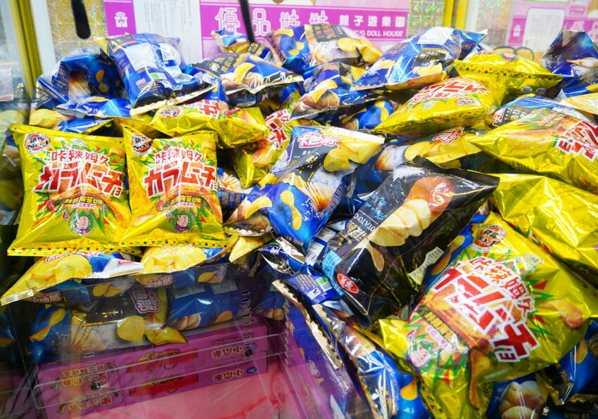 【台北饒河夜市】優品娃娃親子遊樂園.適合親子的夾餅乾娃娃機!