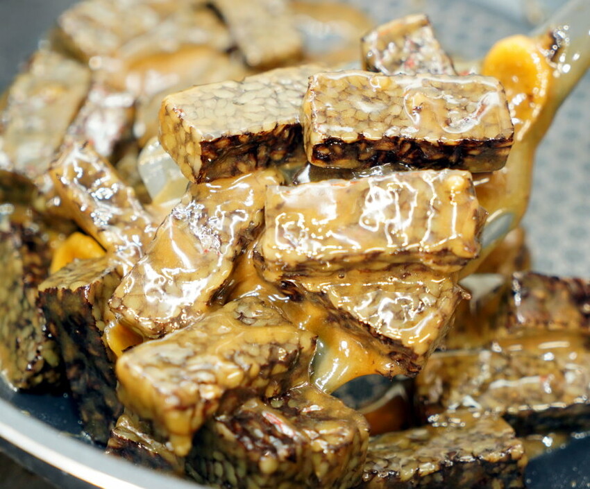 【食譜】麻油米血做法．邪惡夜市小吃在家輕鬆做!兩種做法任你挑~