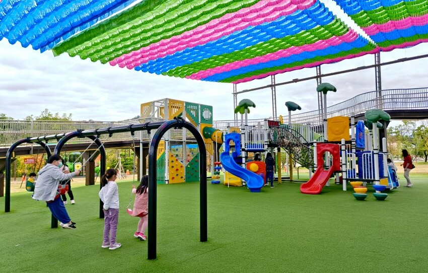 【南投景點】名間親子生態園區．彩虹溜滑梯、沙坑，放電好地方!