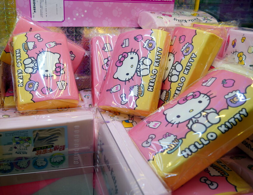 【台北饒河夜市】優品娃娃親子遊樂園.適合親子的夾餅乾娃娃機!