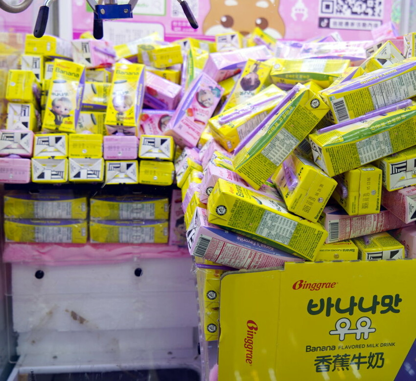 【台北饒河夜市】優品娃娃親子遊樂園.適合親子的夾餅乾娃娃機!