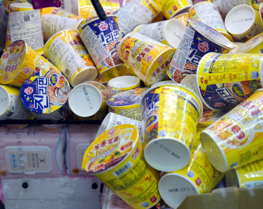 【台北饒河夜市】優品娃娃親子遊樂園.適合親子的夾餅乾娃娃機!