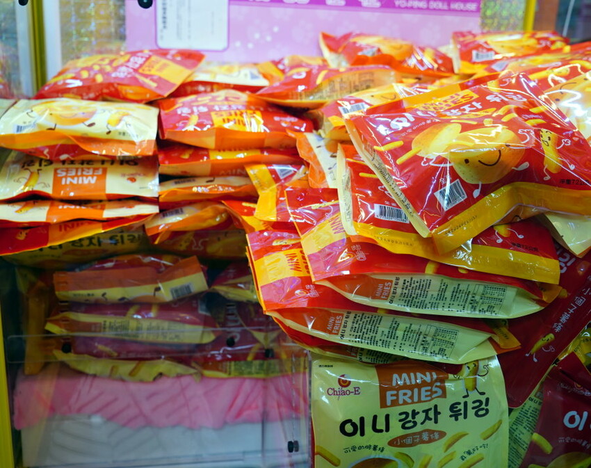 【台北饒河夜市】優品娃娃親子遊樂園.適合親子的夾餅乾娃娃機!