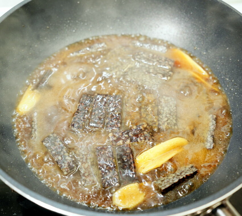 【食譜】麻油米血做法．邪惡夜市小吃在家輕鬆做!兩種做法任你挑~