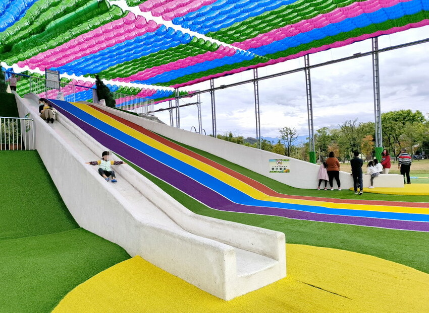 【南投景點】名間親子生態園區．彩虹溜滑梯、沙坑，放電好地方!