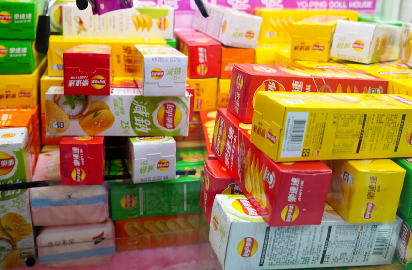 【台北饒河夜市】優品娃娃親子遊樂園.適合親子的夾餅乾娃娃機!