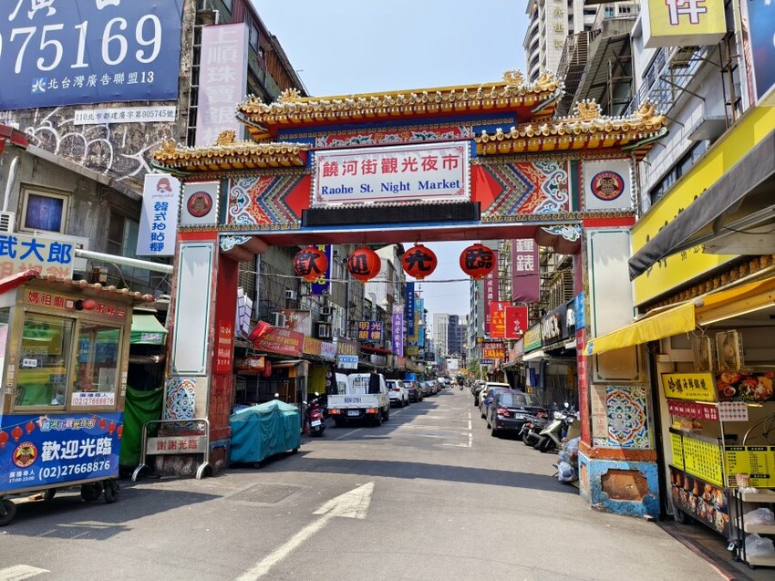 【台北饒河夜市】優品娃娃親子遊樂園.適合親子的夾餅乾娃娃機!