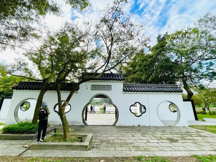 免門票，好停車！友善全齡環湖步道，騎自行車，玩SUP，踩天鵝船，180度賞景，人文休閒青草湖 @魚兒 x 牽手明太子的「視」界旅行