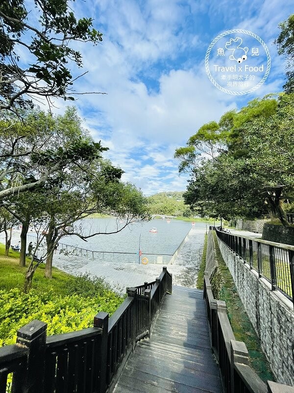 免門票，好停車！友善全齡環湖步道，騎自行車，玩SUP，踩天鵝船，180度賞景，人文休閒青草湖 @魚兒 x 牽手明太子的「視」界旅行