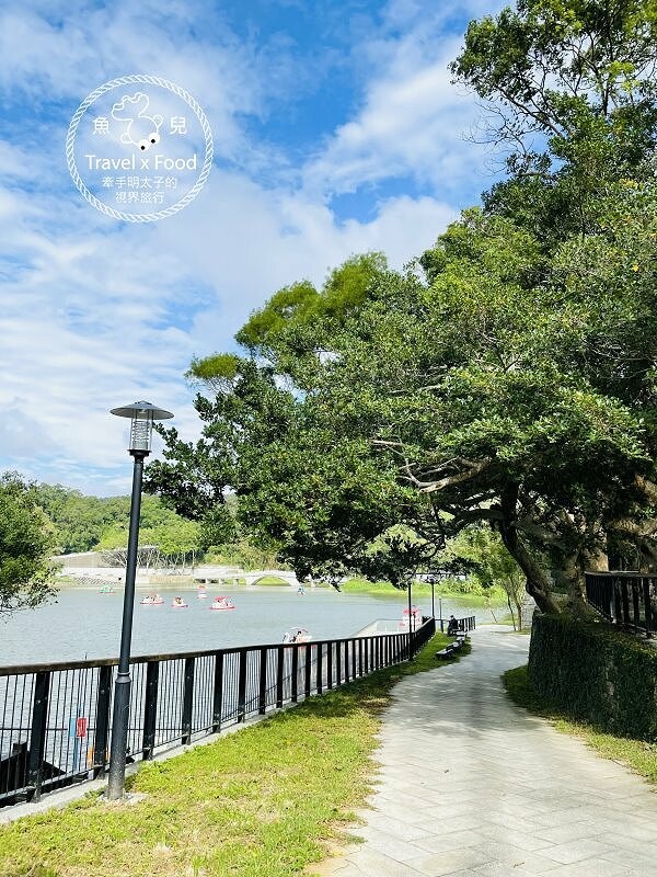 免門票，好停車！友善全齡環湖步道，騎自行車，玩SUP，踩天鵝船，180度賞景，人文休閒青草湖 @魚兒 x 牽手明太子的「視」界旅行