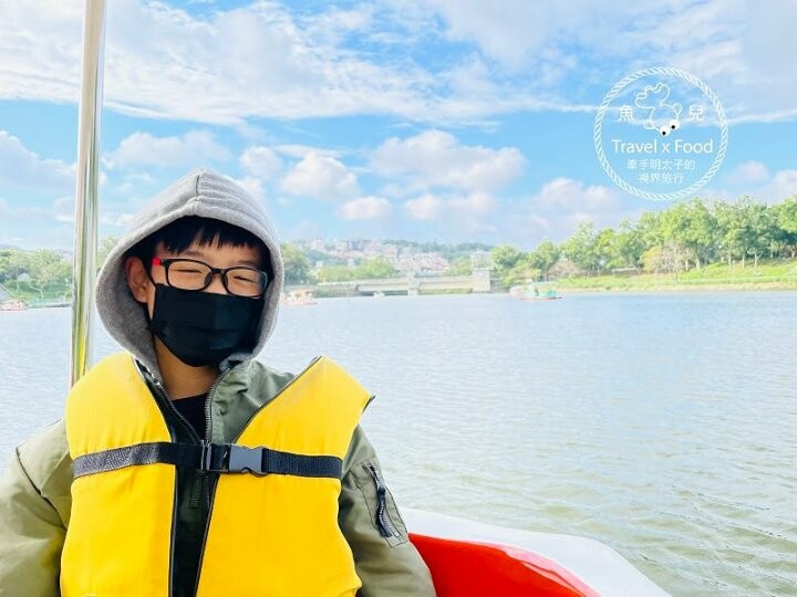 免門票，好停車！友善全齡環湖步道，騎自行車，玩SUP，踩天鵝船，180度賞景，人文休閒青草湖 @魚兒 x 牽手明太子的「視」界旅行