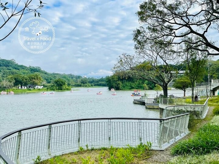 免門票，好停車！友善全齡環湖步道，騎自行車，玩SUP，踩天鵝船，180度賞景，人文休閒青草湖 @魚兒 x 牽手明太子的「視」界旅行