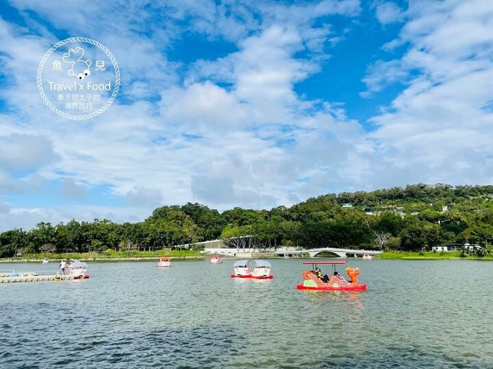 免門票，好停車！友善全齡環湖步道，騎自行車，玩SUP，踩天鵝船，180度賞景，人文休閒青草湖 @魚兒 x 牽手明太子的「視」界旅行