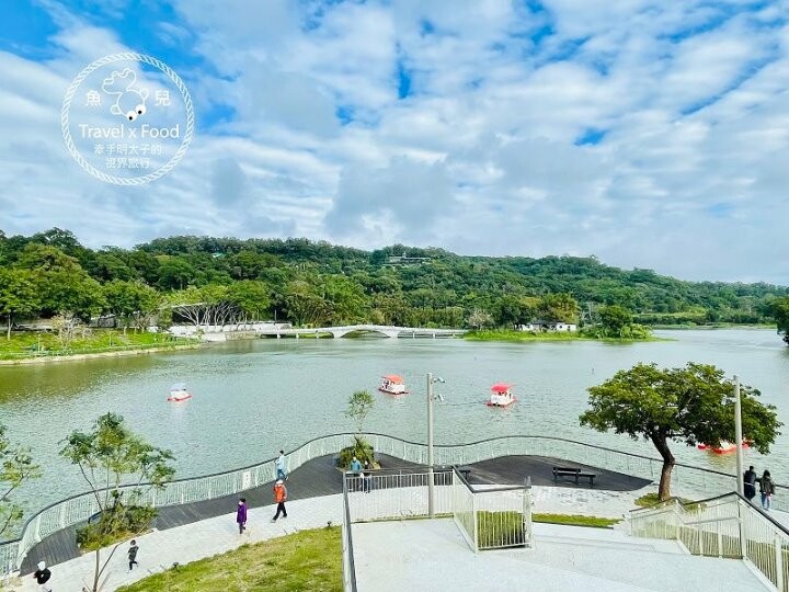 免門票，好停車！友善全齡環湖步道，騎自行車，玩SUP，踩天鵝船，180度賞景，人文休閒青草湖 @魚兒 x 牽手明太子的「視」界旅行