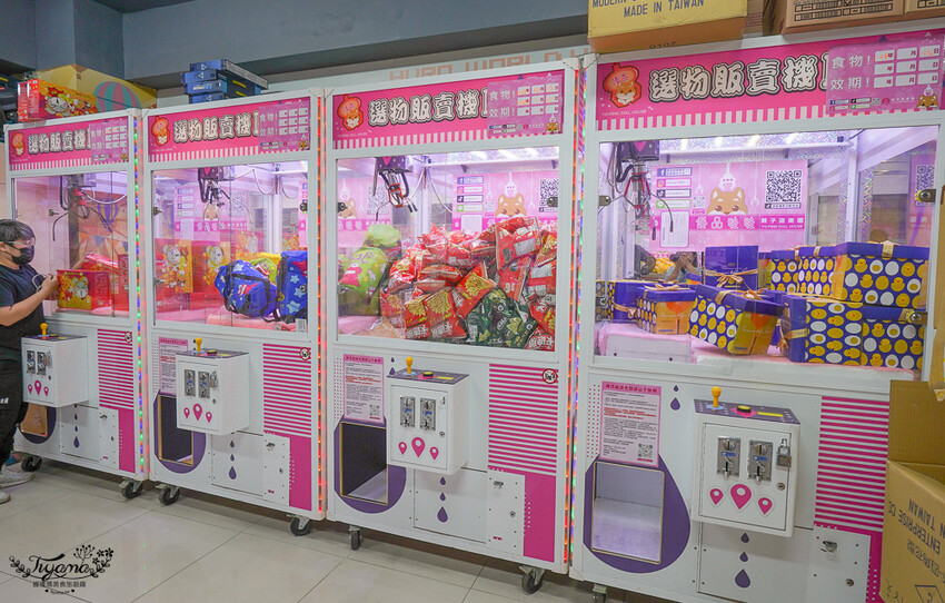 台北夾娃娃人氣店!優品娃娃親子遊樂園台北店,超好夾零食、泡麵、玩具、生活百貨!! @緹雅瑪 美食旅遊趣