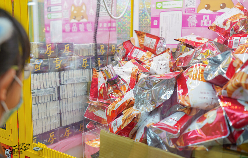 台北夾娃娃人氣店!優品娃娃親子遊樂園台北店,超好夾零食、泡麵、玩具、生活百貨!! @緹雅瑪 美食旅遊趣