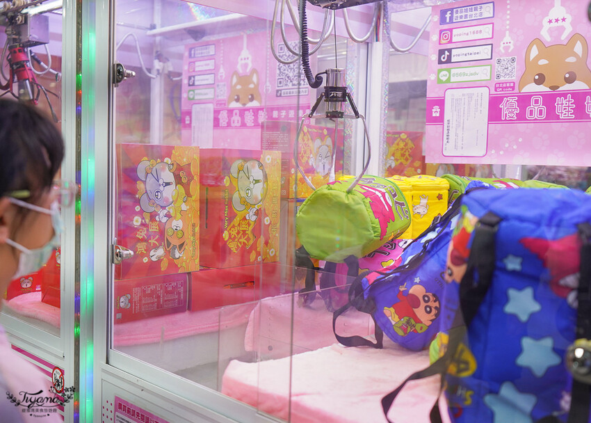 台北夾娃娃人氣店!優品娃娃親子遊樂園台北店,超好夾零食、泡麵、玩具、生活百貨!! @緹雅瑪 美食旅遊趣