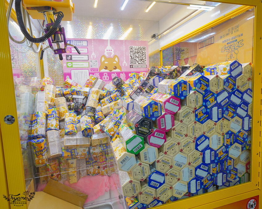 台北夾娃娃人氣店!優品娃娃親子遊樂園台北店,超好夾零食、泡麵、玩具、生活百貨!! @緹雅瑪 美食旅遊趣