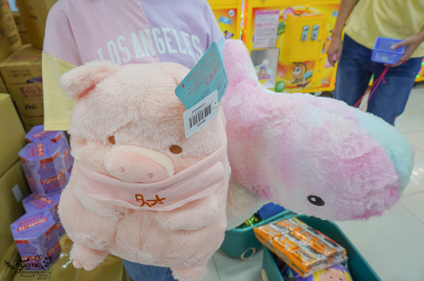 台北夾娃娃人氣店!優品娃娃親子遊樂園台北店,超好夾零食、泡麵、玩具、生活百貨!! @緹雅瑪 美食旅遊趣