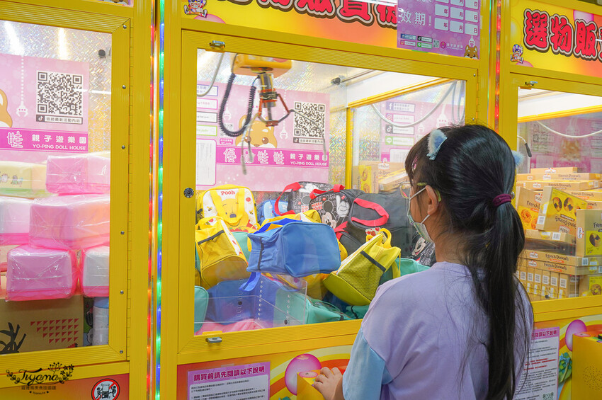 台北夾娃娃人氣店!優品娃娃親子遊樂園台北店,超好夾零食、泡麵、玩具、生活百貨!! @緹雅瑪 美食旅遊趣