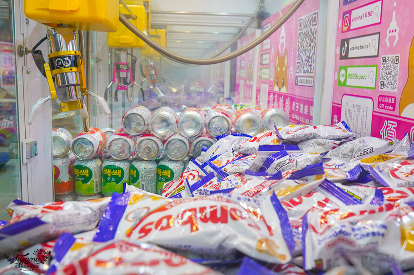 台北夾娃娃人氣店!優品娃娃親子遊樂園台北店,超好夾零食、泡麵、玩具、生活百貨!! @緹雅瑪 美食旅遊趣