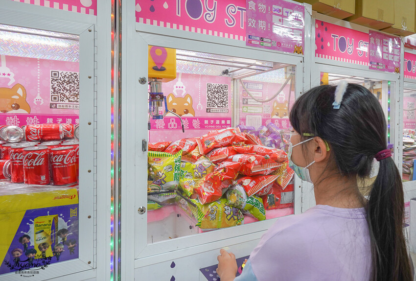 台北夾娃娃人氣店!優品娃娃親子遊樂園台北店,超好夾零食、泡麵、玩具、生活百貨!! @緹雅瑪 美食旅遊趣