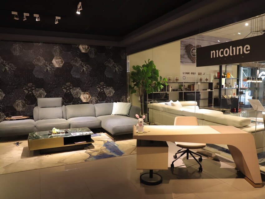 晶華傢俱台南店/台南家具推薦:從平價到奢華,一站購足/床墊床架餐桌,專屬傢配師規劃新家空間 - 進食的巨鼠