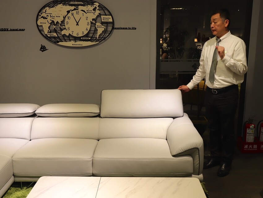 晶華傢俱台南店/台南家具推薦:從平價到奢華,一站購足/床墊床架餐桌,專屬傢配師規劃新家空間 - 進食的巨鼠