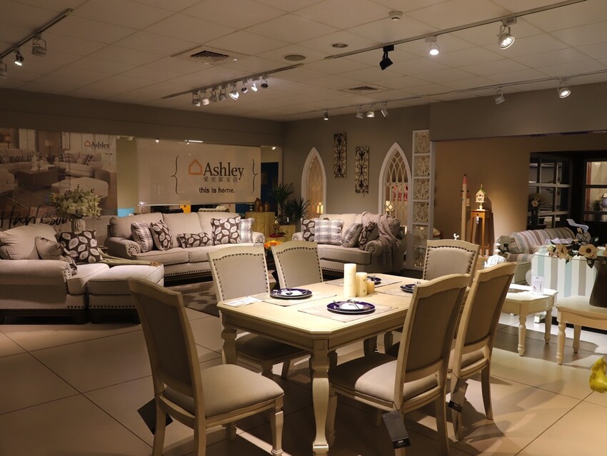 晶華傢俱台南店/台南家具推薦:從平價到奢華,一站購足/床墊床架餐桌,專屬傢配師規劃新家空間 - 進食的巨鼠