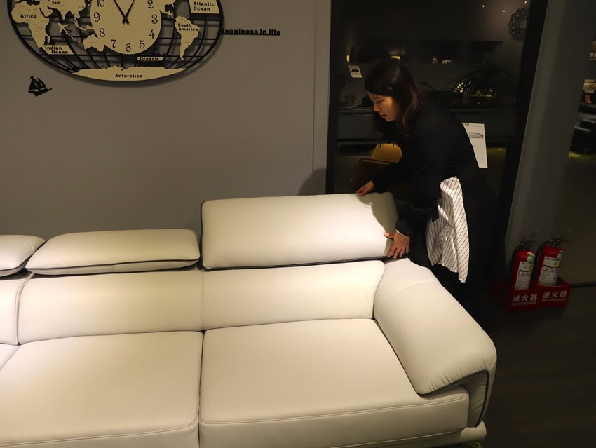 晶華傢俱台南店/台南家具推薦:從平價到奢華,一站購足/床墊床架餐桌,專屬傢配師規劃新家空間 - 進食的巨鼠