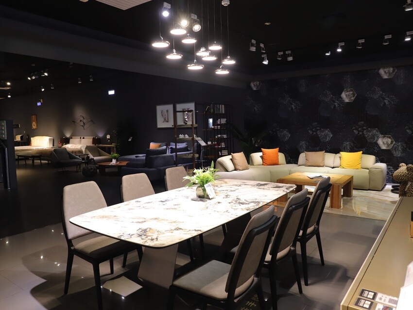 晶華傢俱台南店/台南家具推薦:從平價到奢華,一站購足/床墊床架餐桌,專屬傢配師規劃新家空間 - 進食的巨鼠