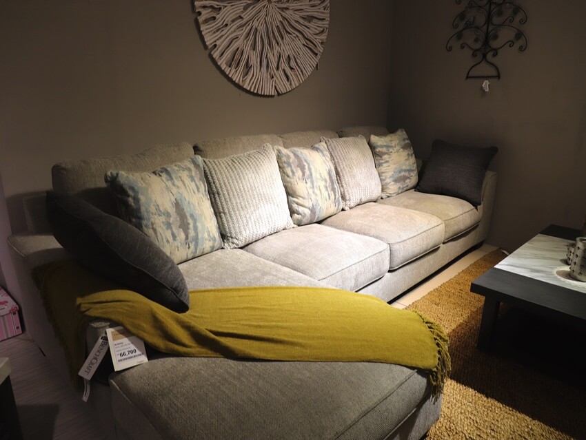 晶華傢俱台南店/台南家具推薦:從平價到奢華,一站購足/床墊床架餐桌,專屬傢配師規劃新家空間 - 進食的巨鼠