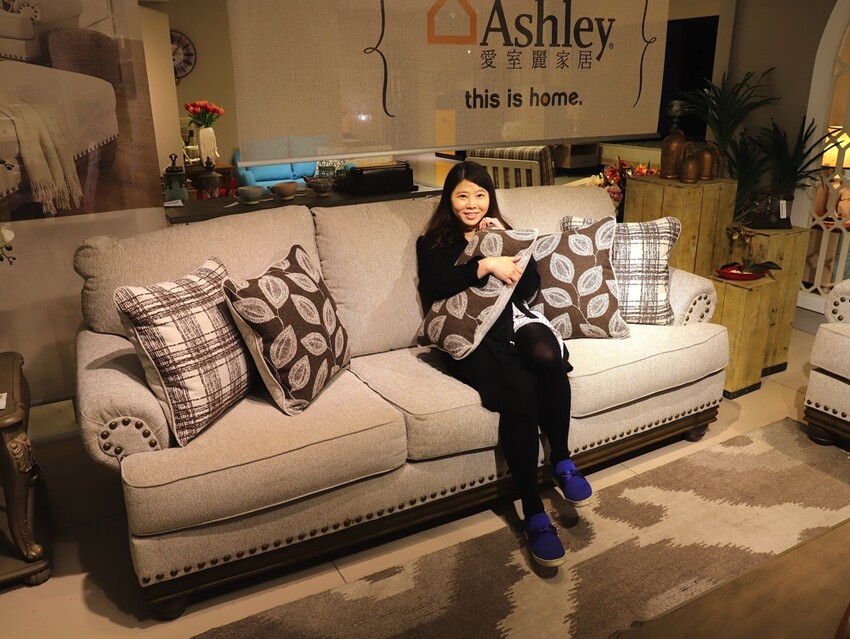 晶華傢俱台南店/台南家具推薦:從平價到奢華,一站購足/床墊床架餐桌,專屬傢配師規劃新家空間 - 進食的巨鼠