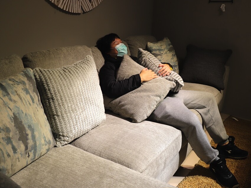 晶華傢俱台南店/台南家具推薦:從平價到奢華,一站購足/床墊床架餐桌,專屬傢配師規劃新家空間 - 進食的巨鼠