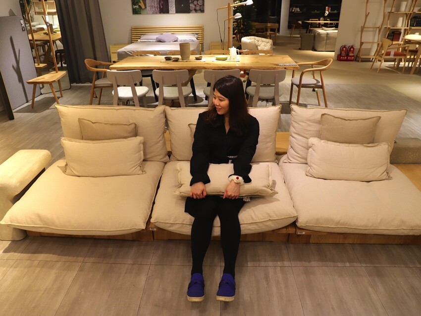 晶華傢俱台南店/台南家具推薦:從平價到奢華,一站購足/床墊床架餐桌,專屬傢配師規劃新家空間 - 進食的巨鼠